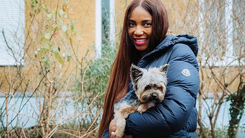 Nach 13 Tagen in der Wildnis der Stadt kehrt Lily wohlauf zu ihrer Besitzerin Joelma Araujo zurück. Außer einem Kilo Gewicht fehlt ihr glücklicherweise nichts.