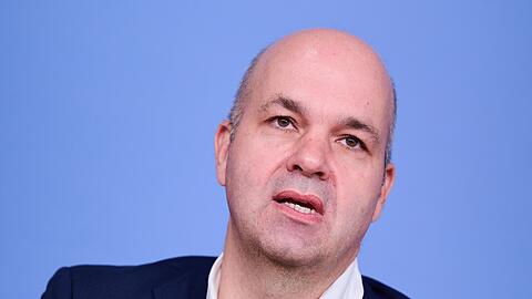 DIW-Chef Marcel Fratzscher ist daf&uuml;r, die abschlagsfreie "Rente mit 63" abzuschaffen. (Archvbild)