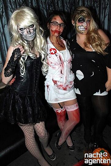Viel Blut und nackte Haut beim "Sex-O-Ween" in der Nachtgalerie am Samstag (27.10.2012) - alle mehr Bilder von dieser Party gibt's auf www.nachtagenten.de.