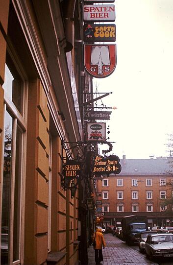 Die Occamstraße war ein Dorado für Kneipen-Liebhaber: "3 Musketiere", "Doktor Flotte" oder "Capt'n Cook" hießen sie beispielsweise.