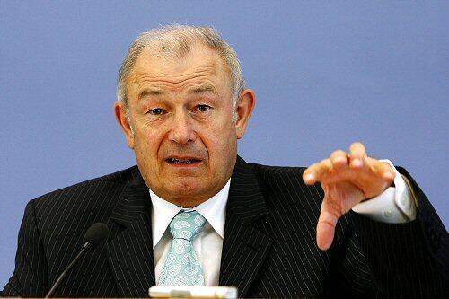 Ministerpräsident Becksteins bekommt Druck aus den eigenen Reihen.