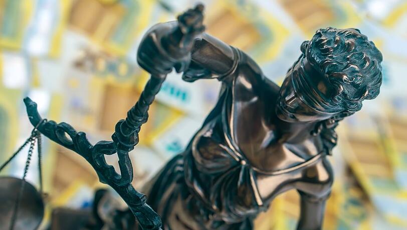 Verbraucherschützer klagen gegen mehrere große Unternehmen.