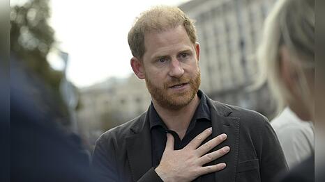 Beim Besuch in der Ukraine vergangene Woche spricht Prinz Harry auch über die Beziehung zu seiner Familie.