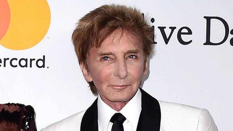 Sänger Barry Manilow konnte erneut nicht auftreten. Sänger Barry Manilow konnte erneut nicht auftreten.