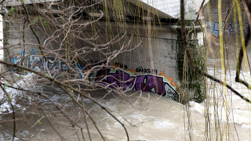 Bilder vom stürmischen Dienstag in München. Mittlerweile hat der Deutsche Wetterdienst die Unwetterwarnung aufgehoben.