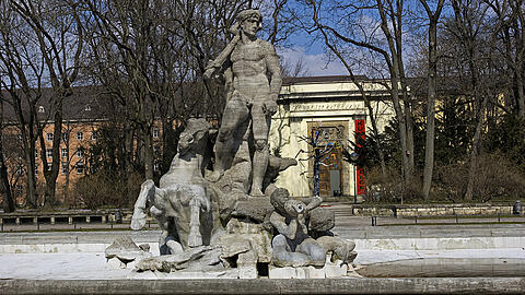 Der Neptunbrunnen im Alten Botanischen Garten. Um ihn herum gibt es immer wieder Stress mit Drogensüchtigen und Trinkern.