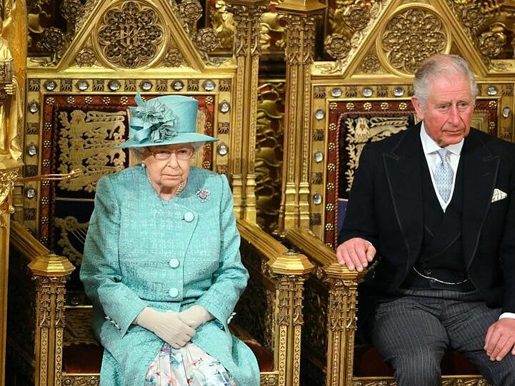 Queen Elizabeth II. und ihr Sohn Prinz Charles.