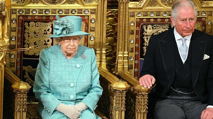 Queen Elisabeth II. und ihr Sohn Prinz Charles.