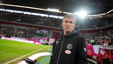 Wartet auf ein Vertragsanbgebot: Fortuna-Coach Friedhelm Funkel.