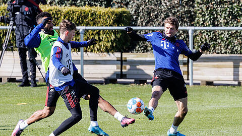 Thomas Müller (r.) am Dienstag im Mannschaftstraining.
