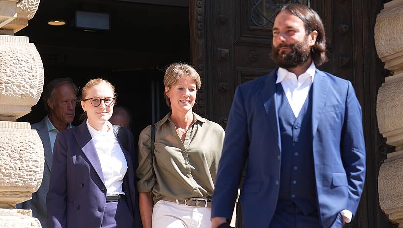 Nach stundenlanger Befragung verlässt Christina Block das Gerichtsgebäude.