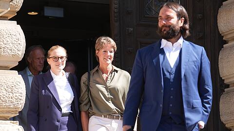 Nach stundenlanger Befragung verlässt Christina Block das Gerichtsgebäude.