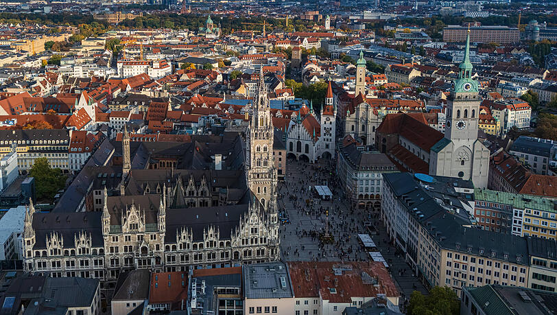 Stadtr&auml;te, die auf ein Diensthandy verzichten, bekommen einen Bonus. Das soll sich &auml;ndern, fordern manche.