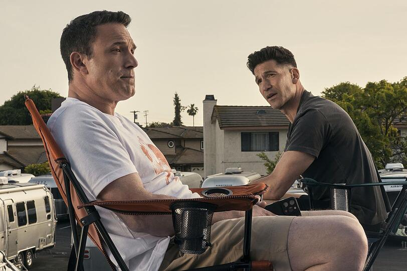 Christian Wolff (Ben Affleck, links) heuert seinen Bruder Braxton (Jon Bernthal) f&uuml;r die Jagd nach einem M&ouml;rder an.