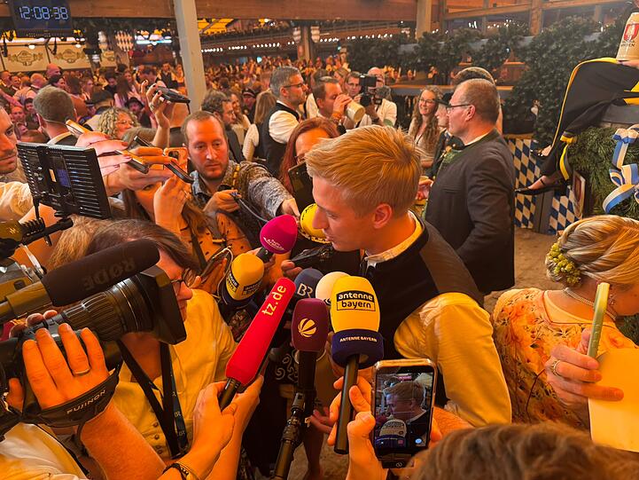 OB Dominik Krause war im Schottenhaml ein gefragter Interviewpartner. OB Dominik Krause war im Schottenhaml ein gefragter Interviewpartner.