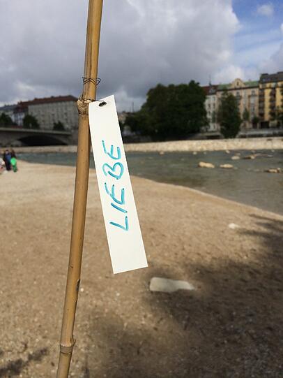 Sie wollen dort unter anderem "Liebe" und "Sonnenstrahlen" sammeln.