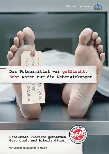 Ein gefälschtes Potenzmittel kann einen Mann schon mal nachhaltig umhauen &ndash; warnt dieses Plakat.