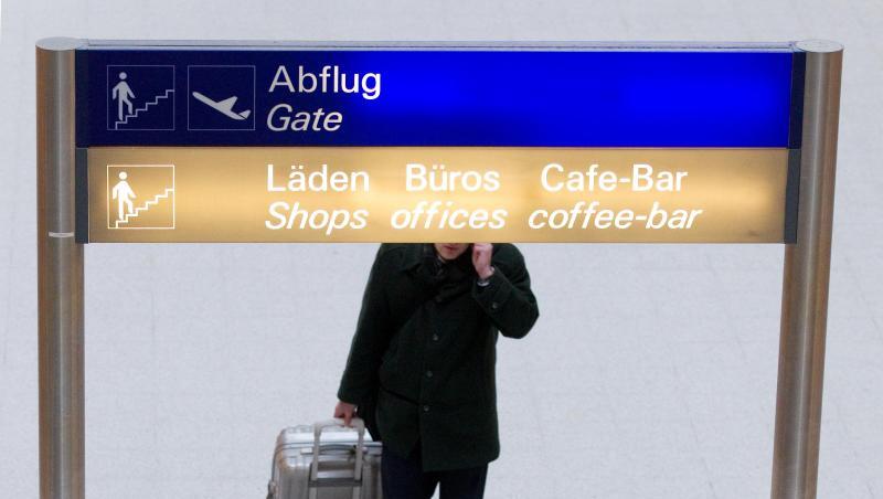 Wegen der kritisierten Klauseln dürfen Passagiere, die einen Teil der Route nicht nutzen, den Rückflug oder weitere Teilstrecken bei vielen Fluggesellschaften derzeit nicht antreten. Wegen der kritisierten Klauseln dürfen Passagiere, die einen Teil der Route nicht nutzen, den Rückflug oder weitere Teilstrecken bei vielen Fluggesellschaften derzeit nicht antreten.
