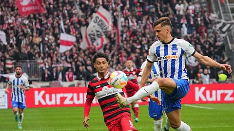 Marc Oliver Kempf (r) erzielte die Hertha-Führung gegen den VfB.