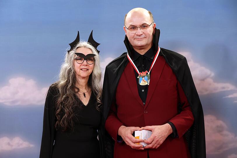 Finanzminister Füracker kam als Dracula.