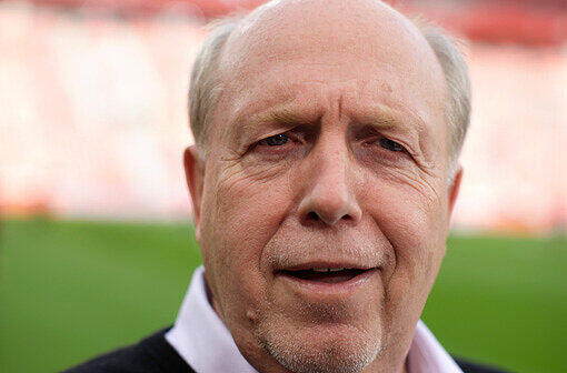 Reiner Calmund, Fußball-Experte und Ex-Manager: &bdquo;Heute müssen alle Fans für die Bayern sein. Für zwei Stunden muss das schon aus patriotischen Gründen drin sein. Die Bayern sind unser letztes Flaggschiff, sind der letzte Mohikaner.&ldquo;