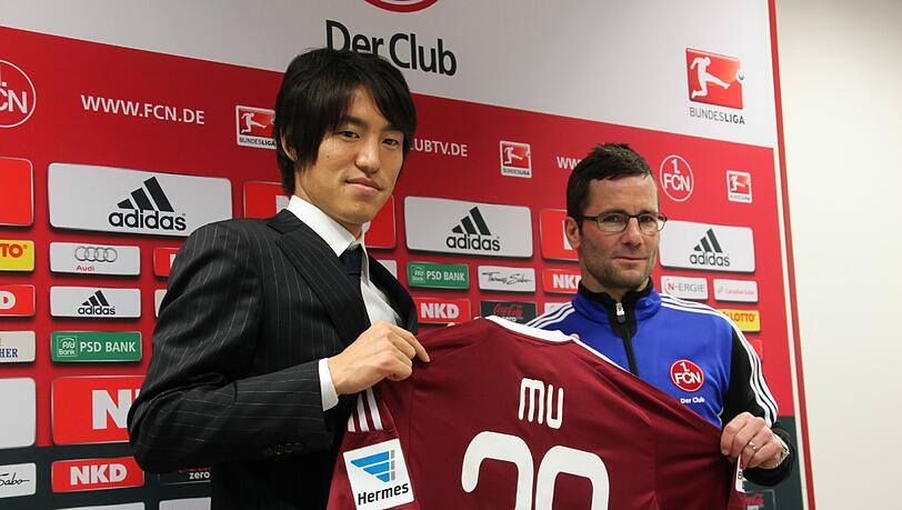 Neuzugang Mu Kanazaki und Club-Coach Michael Wiesinger bei der offiziellen Präsentation des Japaners am Mittwoch. Neuzugang Mu Kanazaki und Club-Coach Michael Wiesinger bei der offiziellen Präsentation des Japaners am Mittwoch.