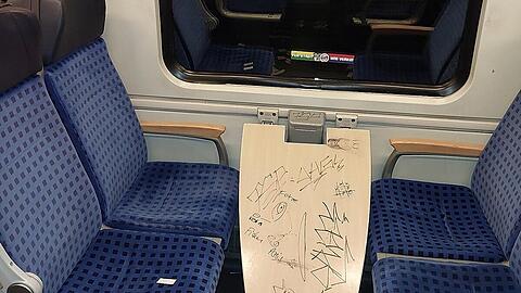 Ersten Schätzungen zufolge beläuft sich der Sachschaden auf mindestens 3000 Euro