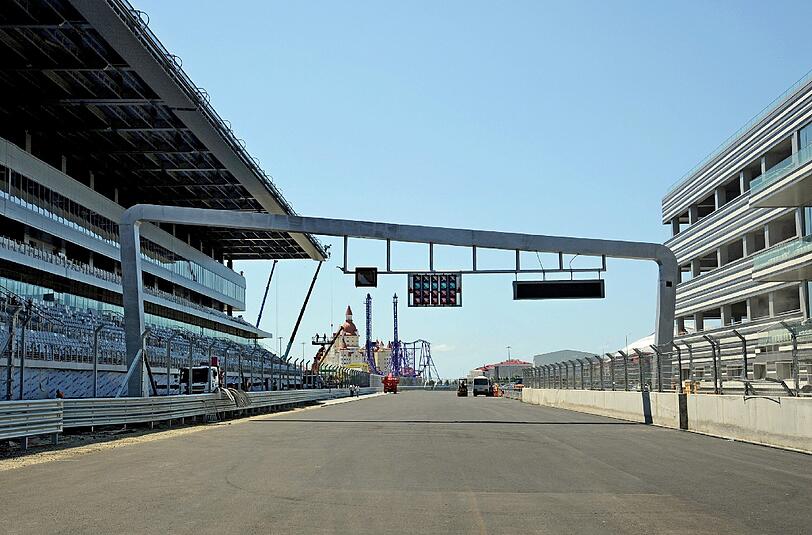Die Start- und Zielgerade der Formel 1-Strecke von Sotschi.