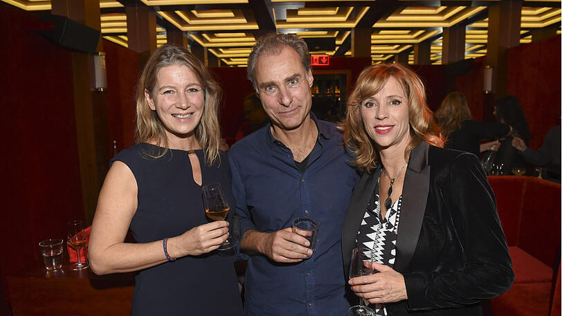 Sabine Otto (l.) und Carin C. Tietze und Mann Florian Richter.
