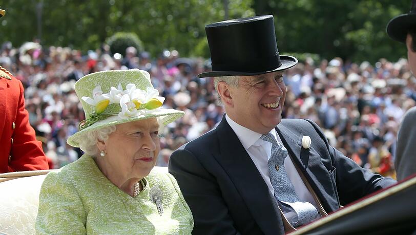 Königin Elizabeth und Prinz Andrew bei ihrer Ankunft zur Royal Ascot-Rennwoche im Juni 2019.