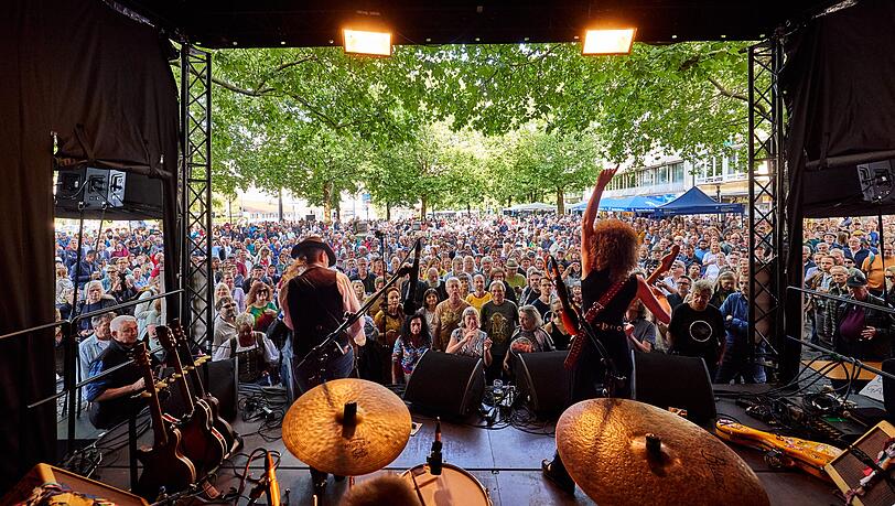 Das Bluesfest am Rotkreuzplatz in Neuhausen lockt seit 1989 Scharen von Fans auf den Platz. Diesen Sonntag spielen vier Bands ab 14 Uhr bis in den sp&auml;ten Abend &ndash; der Eintritt ist frei.