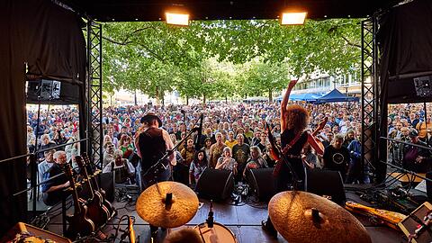 Das Bluesfest am Rotkreuzplatz in Neuhausen lockt seit 1989 Scharen von Fans auf den Platz. Diesen Sonntag spielen vier Bands ab 14 Uhr bis in den sp&auml;ten Abend &ndash; der Eintritt ist frei.