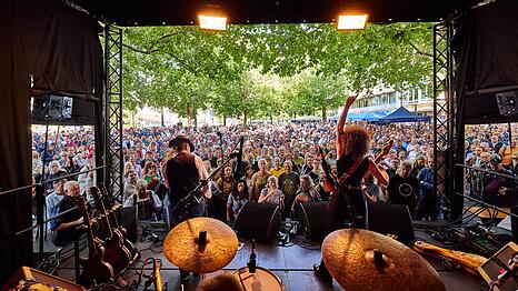 Das Bluesfest am Rotkreuzplatz in Neuhausen lockt seit 1989 Scharen von Fans auf den Platz. Diesen Sonntag spielen vier Bands ab 14 Uhr bis in den sp&auml;ten Abend &ndash; der Eintritt ist frei.