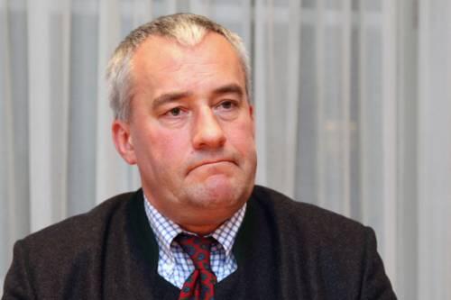 Der bayerische Kultusminister Ludwig Spaenle
(CSU) hat den gestorbenen Schauspieler und Sänger Johannes Heesters
bei der Trauerfeier am Freitag in München als außergewöhnlichen und
faszinierenden Menschen gewürdigt.