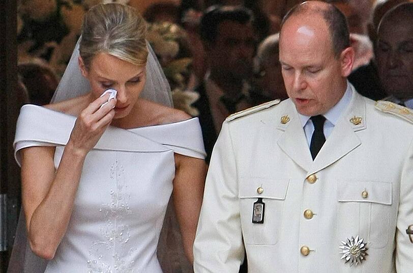 Langsam ungeduldig werden die Untertanen von Fürst Albert und Prinzessin Charlenein Monaco: Der erhoffte Thronfolger ist noch nicht in Sicht. Außerdem scheint es in der Ehe zu kriseln: Die beiden zeigen sich immer öfter getrennt auf Terminen.