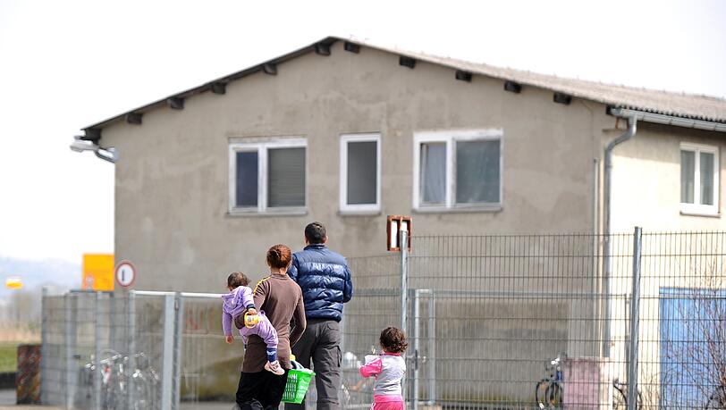 Aus Bayern kommt der Ruf nach einer "grundlegenden Reduzierung" der Asylbewerberzahlen. Aus Bayern kommt der Ruf nach einer "grundlegenden Reduzierung" der Asylbewerberzahlen.