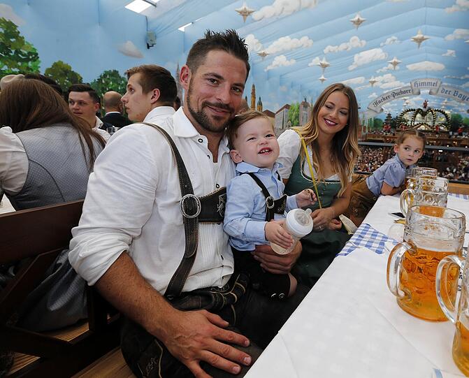 Yannic Seidenberg mit Familie.