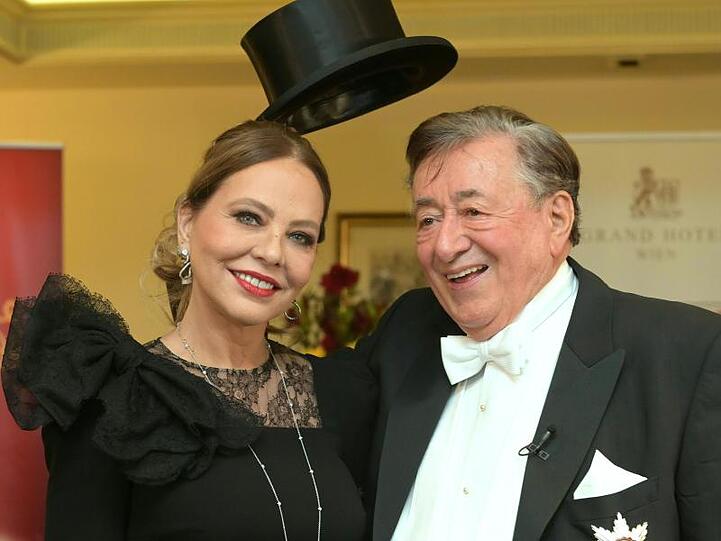 Gemeinsam auf dem Wiener Opernball: Richard Lugner und seine diesjährige Begleitung Ornella Muti.