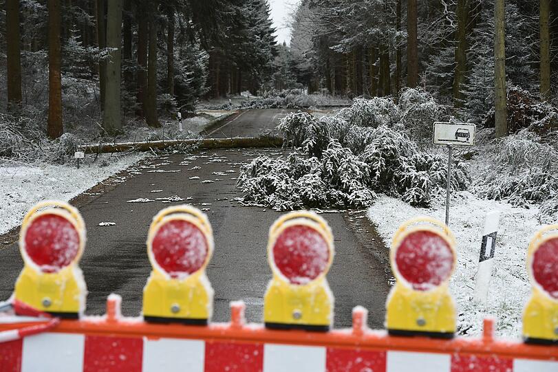 Auch wenn der übliche Weg zur Arbeit versperrt ist: Pünktlich muss der Arbeitnehmer trotzdem sein.