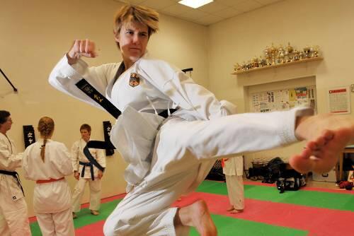 Kick it like Maria: Auf der Matte haben die Gegnerinnen der 26-jährigen Karate-Lady vom TV 1861 Hersbruck nur wenig zu lachen. &bdquo;Ein paar Verletzungen gehören schon dazu&ldquo;, sagt Maria Weiß.