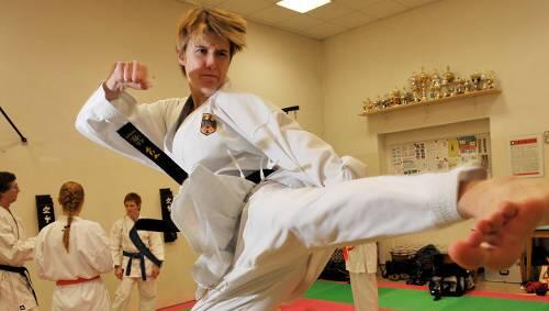 Kick it like Maria: Auf der Matte haben die Gegnerinnen der 26-jährigen Karate-Lady vom TV 1861 Hersbruck nur wenig zu lachen. „Ein paar Verletzungen gehören schon dazu“, sagt Maria Weiß. Kick it like Maria: Auf der Matte haben die Gegnerinnen der 26-jährigen Karate-Lady vom TV 1861 Hersbruck nur wenig zu lachen. „Ein paar Verletzungen gehören schon dazu“, sagt Maria Weiß.