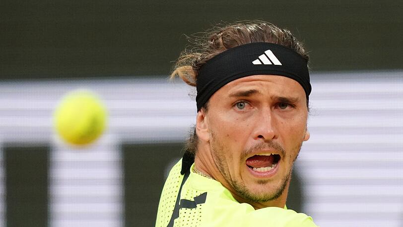 Alexander Zverev fliegt in Paris im Viertelfinale raus.