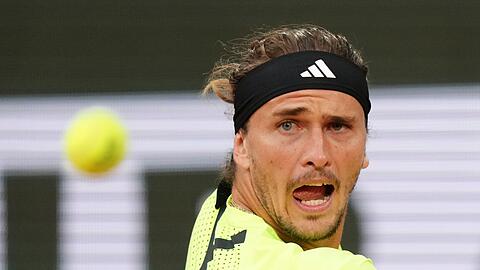 Alexander Zverev fliegt in Paris im Viertelfinale raus.