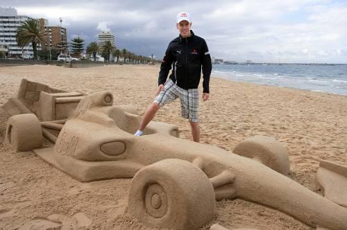 Red Bull hat Sebastian Vettel ein schönes Auto gebaut. Fast schön, wie dieses am Strand von Melbourne.