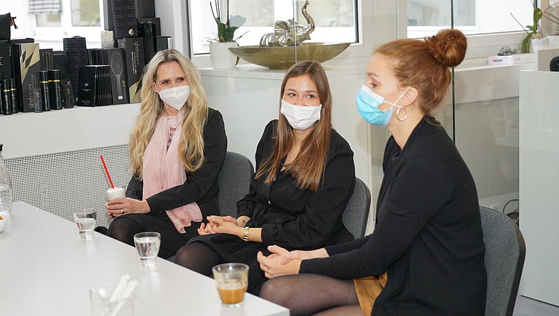 Angelika Baur-Schermbach (l.) mit ihren Töchtern Kristina Schermbach und Katharina Baur. Angelika Baur-Schermbach (l.) mit ihren Töchtern Kristina Schermbach und Katharina Baur.