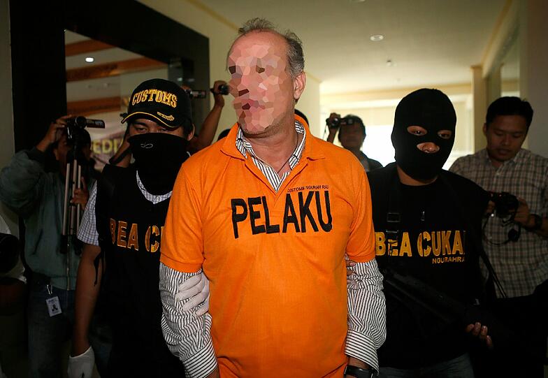 Weitere Bilder vom in Bali verhafteten Hans Peter N.