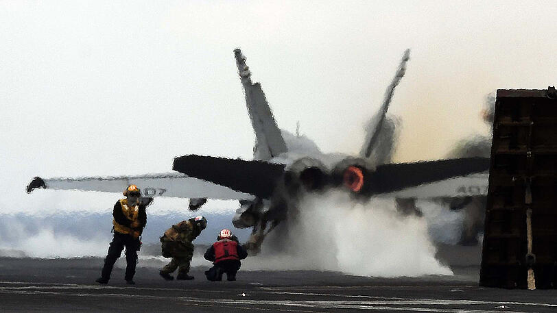 Von den schwimmenden Flugplätzen können Kampfjets starten, im schlimmsten Fall im Minutentakt.