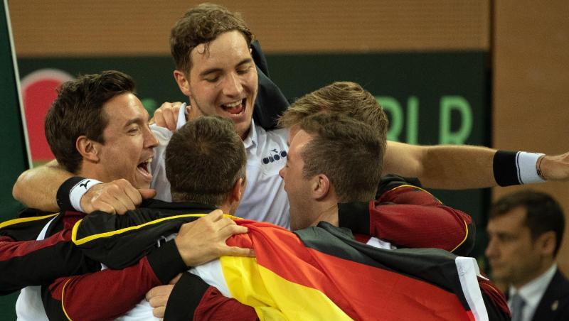 Die deutschen Davis-Cup-Spieler feiern den Sieg gegen Weißrussland. Die deutschen Davis-Cup-Spieler feiern den Sieg gegen Weißrussland.