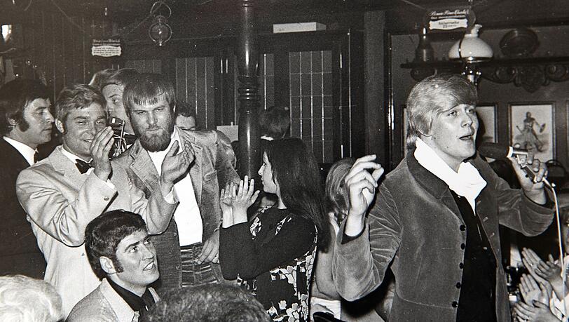 1965: Howard Carpendale singt als No-Name in der Aachener Diskothek "Scotch Club", der ersten Tanzbar mit Discjockey. 1965: Howard Carpendale singt als No-Name in der Aachener Diskothek "Scotch Club", der ersten Tanzbar mit Discjockey.