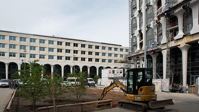 Noch nicht ganz fertig: Auch Wohnungen entstehen in dem neuen Quartier.